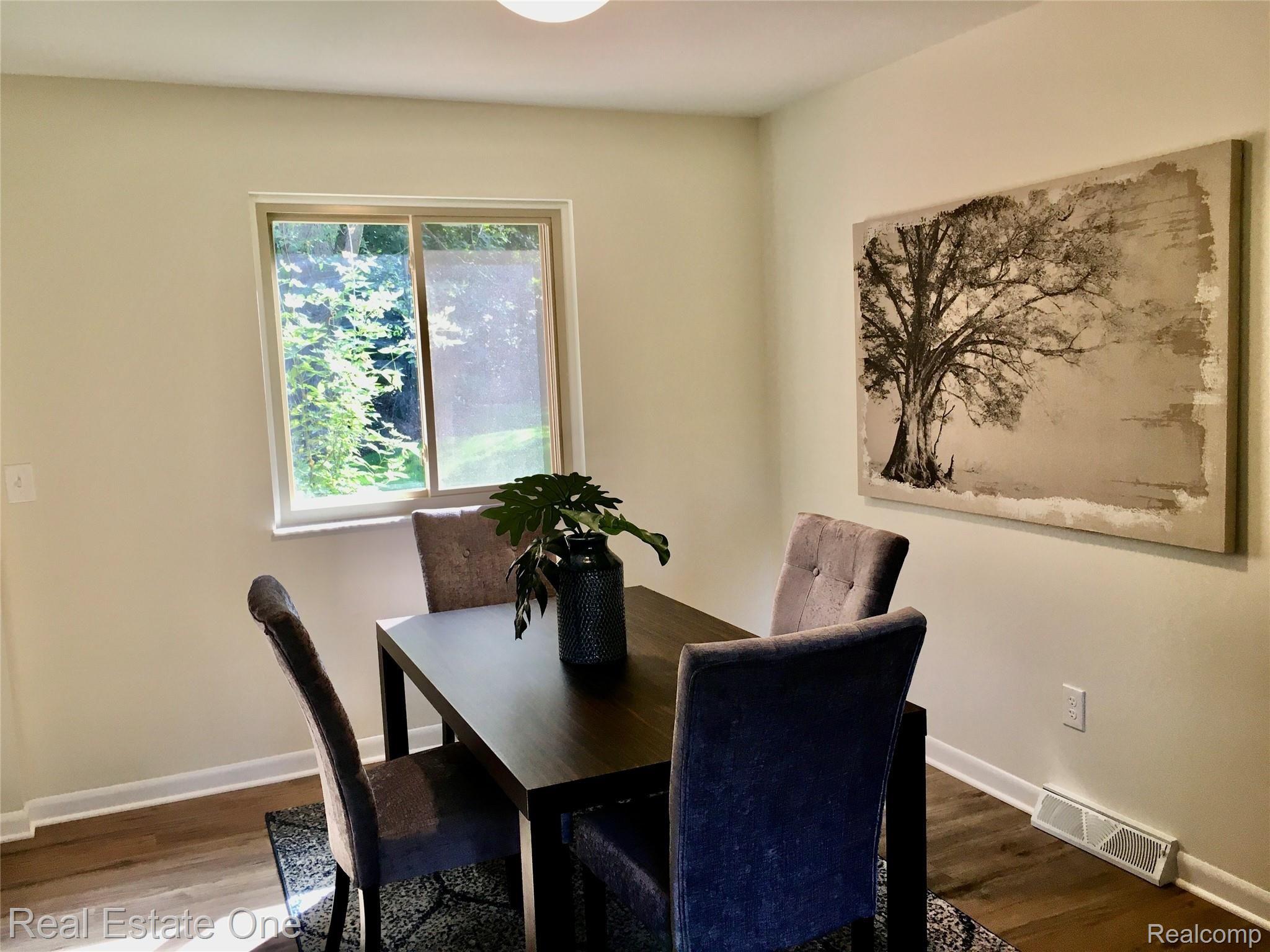 9069 Clark Road Clarkston, MI 48346 - Photo 11 of 51 Dining room for many family dinners!