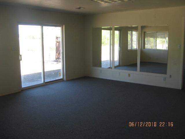 975 East Justice Road Central Point, OR 97502 - Photo 6 of 7 an empty room with windows