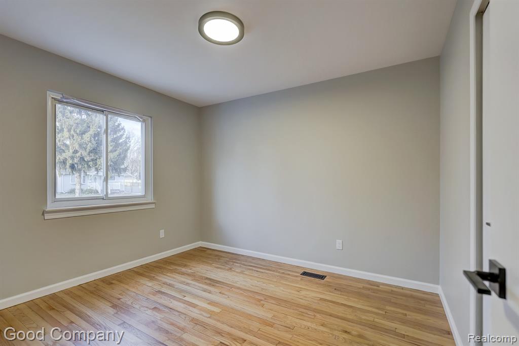 550 Roth Boulevard Clawson, MI 48017 - Photo 11 of 18