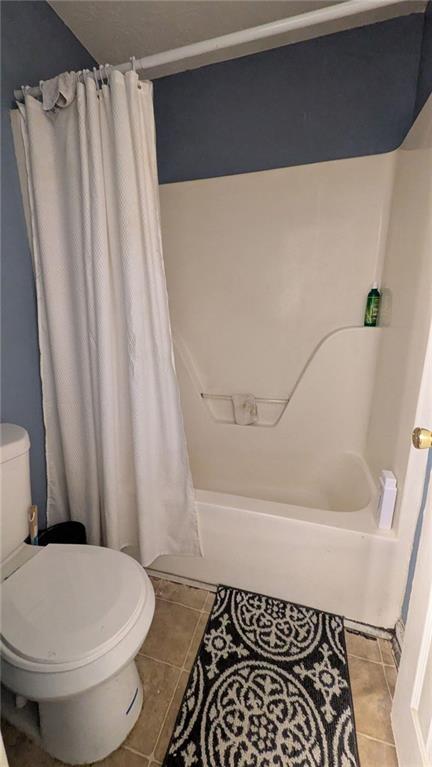 230 Overlook Drive Covington, GA 30016 - Photo 22 of 34 a bathroom with a toilet and a bathtub