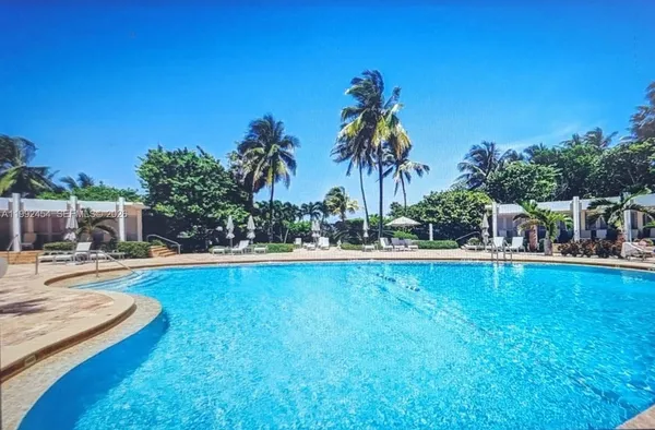 $3,250 | 5055 Collins Avenue, Unit 2K, Miami Beach, FL 33140