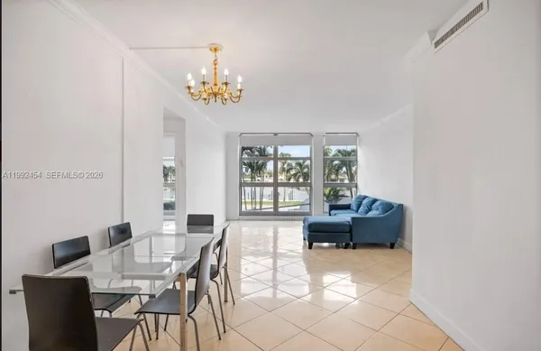 $3,250 | 5055 Collins Avenue, Unit 2K, Miami Beach, FL 33140