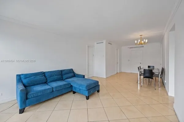 $3,250 | 5055 Collins Avenue, Unit 2K, Miami Beach, FL 33140