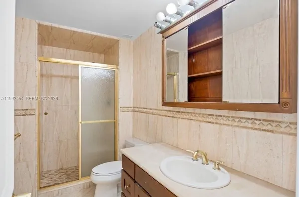 $3,250 | 5055 Collins Avenue, Unit 2K, Miami Beach, FL 33140