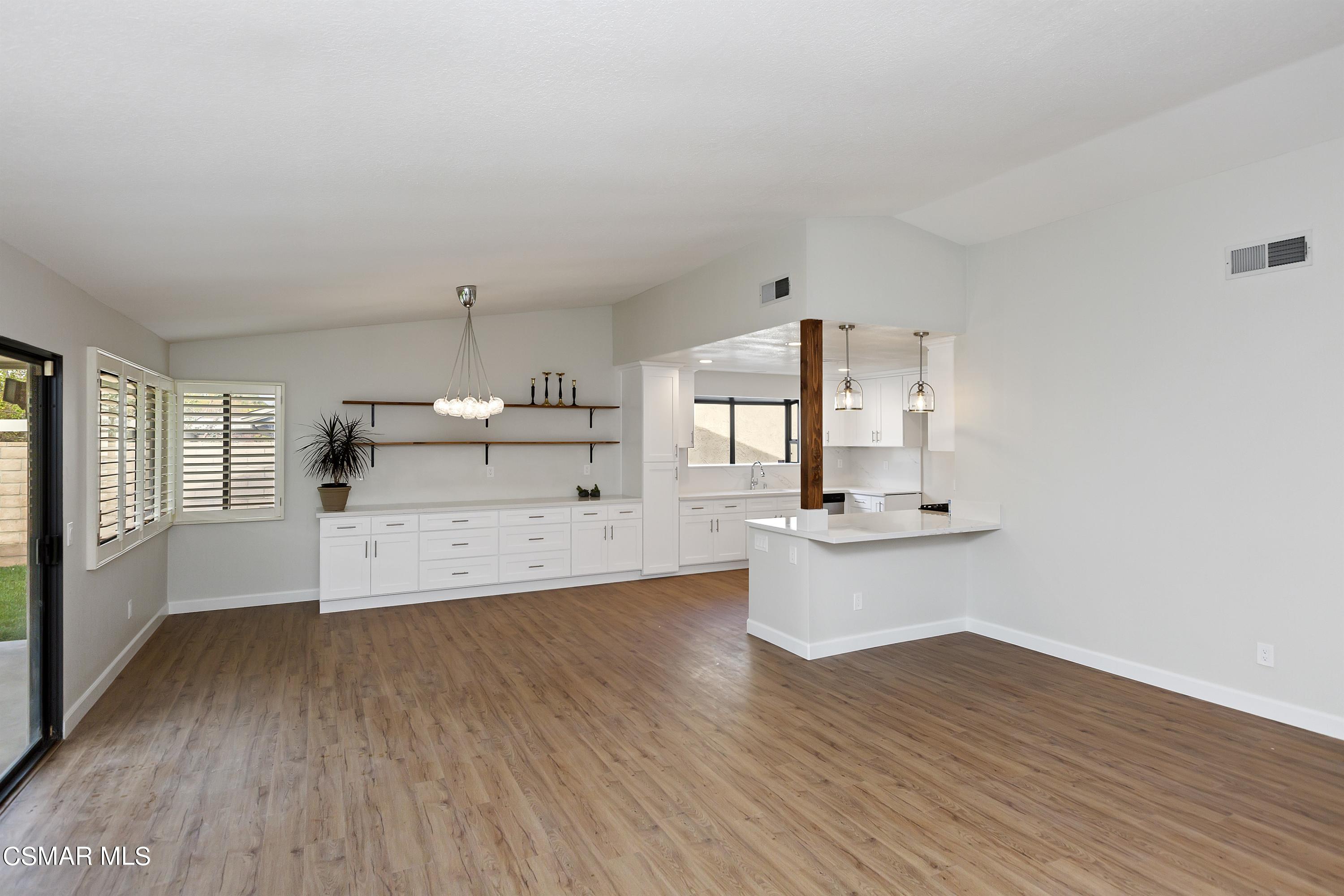 526 Vía Zapata Riverside, CA 92507 - Photo 11 of 37 014_Kitchen & Dining