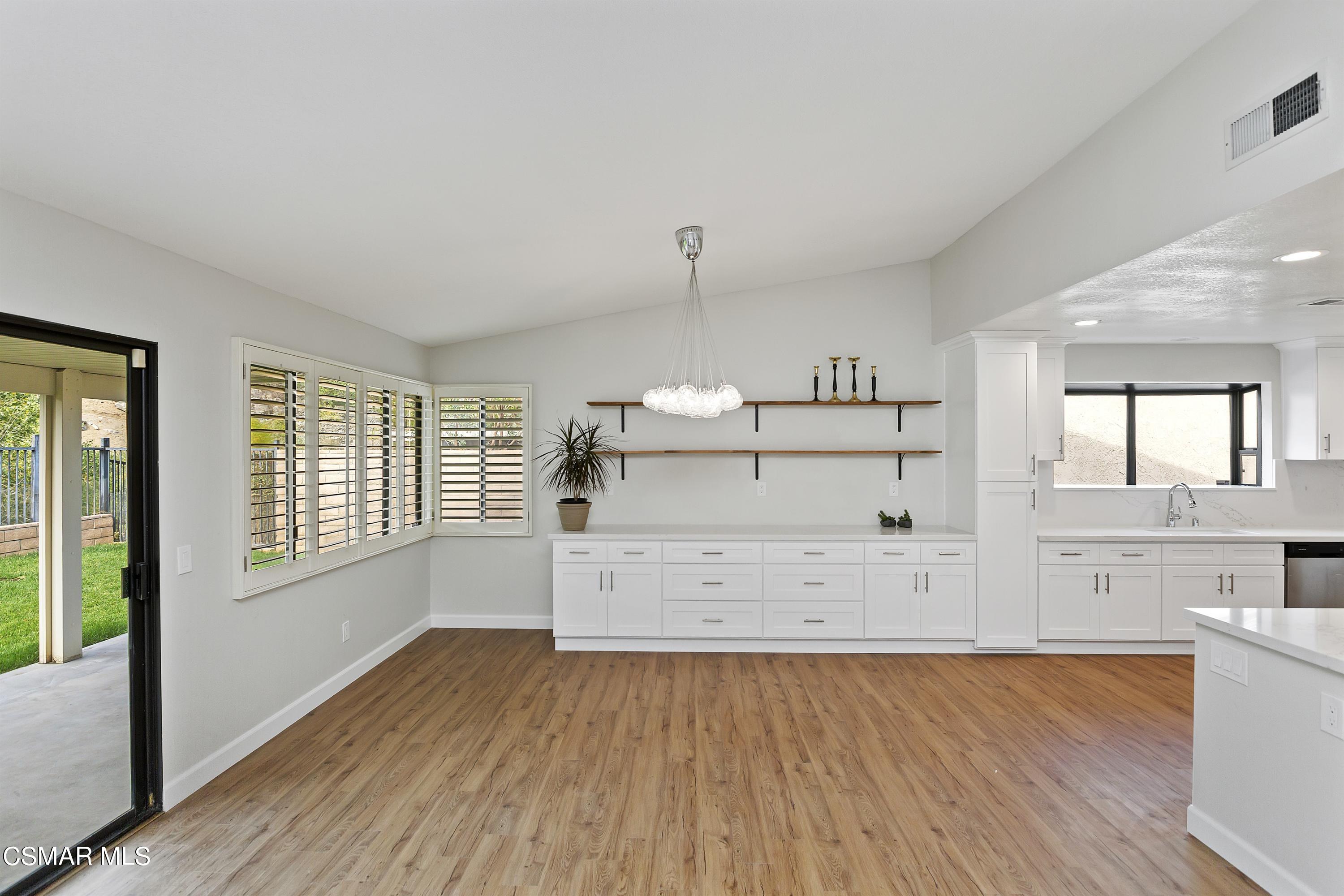 526 Vía Zapata Riverside, CA 92507 - Photo 12 of 37 015_Dining Area