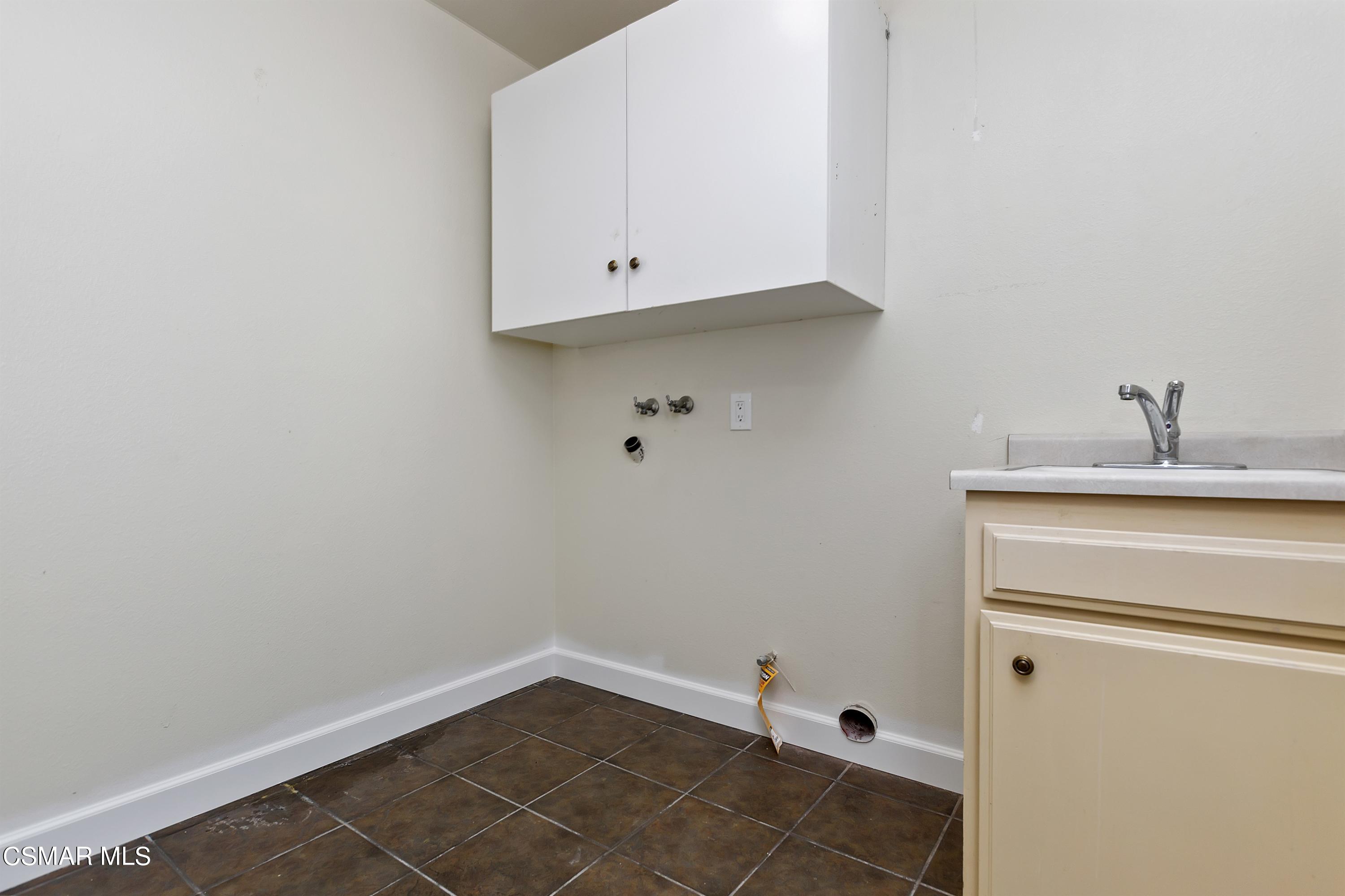 526 Vía Zapata Riverside, CA 92507 - Photo 23 of 37 031_Laundry Room