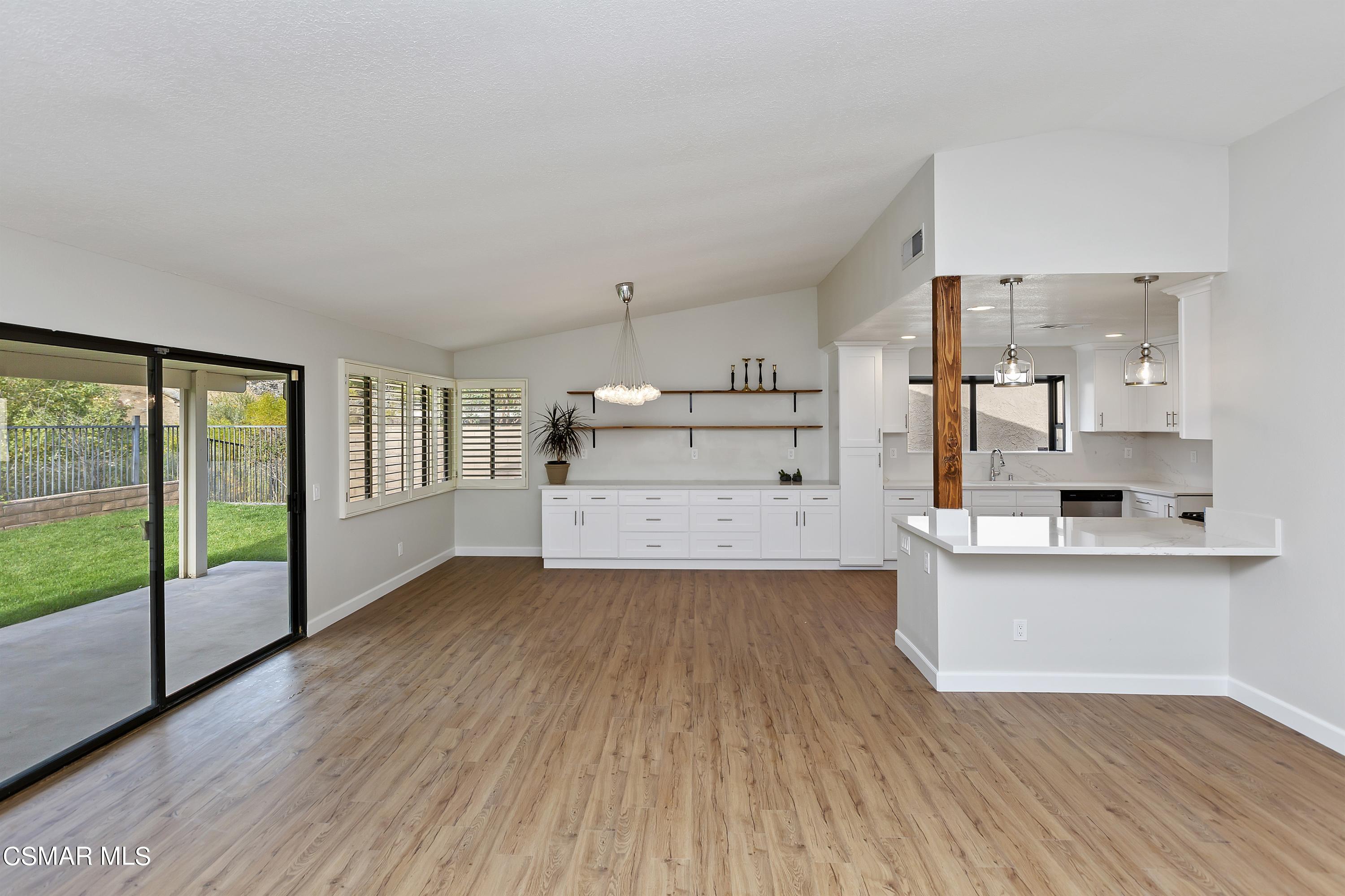 526 Vía Zapata Riverside, CA 92507 - Photo 10 of 37 013_Kitchen & Dining