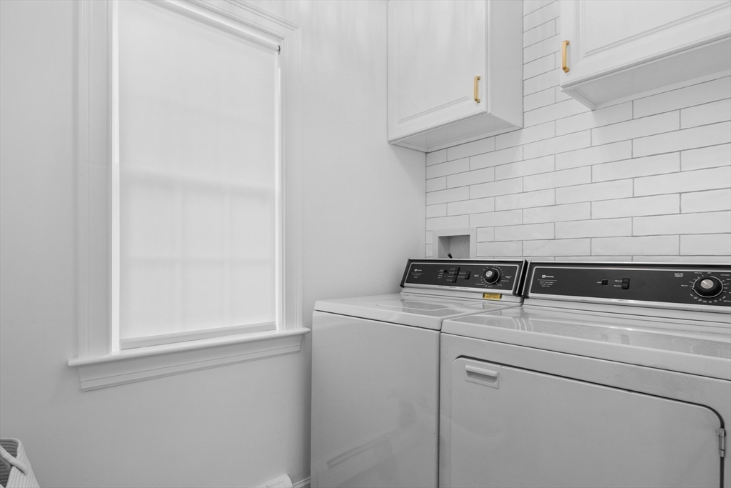 15 Stafford Road Lynnfield, MA 01940 - Photo 21 of 39 a utility room with dryer and washer