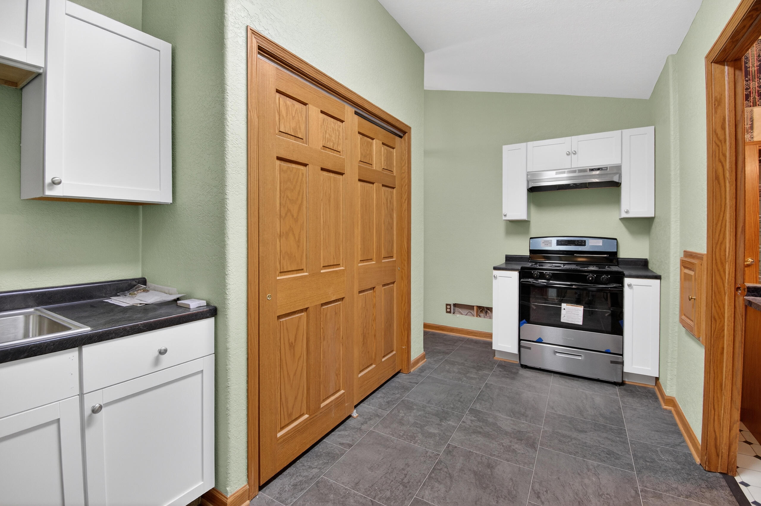 9934 28th Avenue Pleasant Prairie, WI 53158 - Photo 26 of 48 Upper Kitchenette