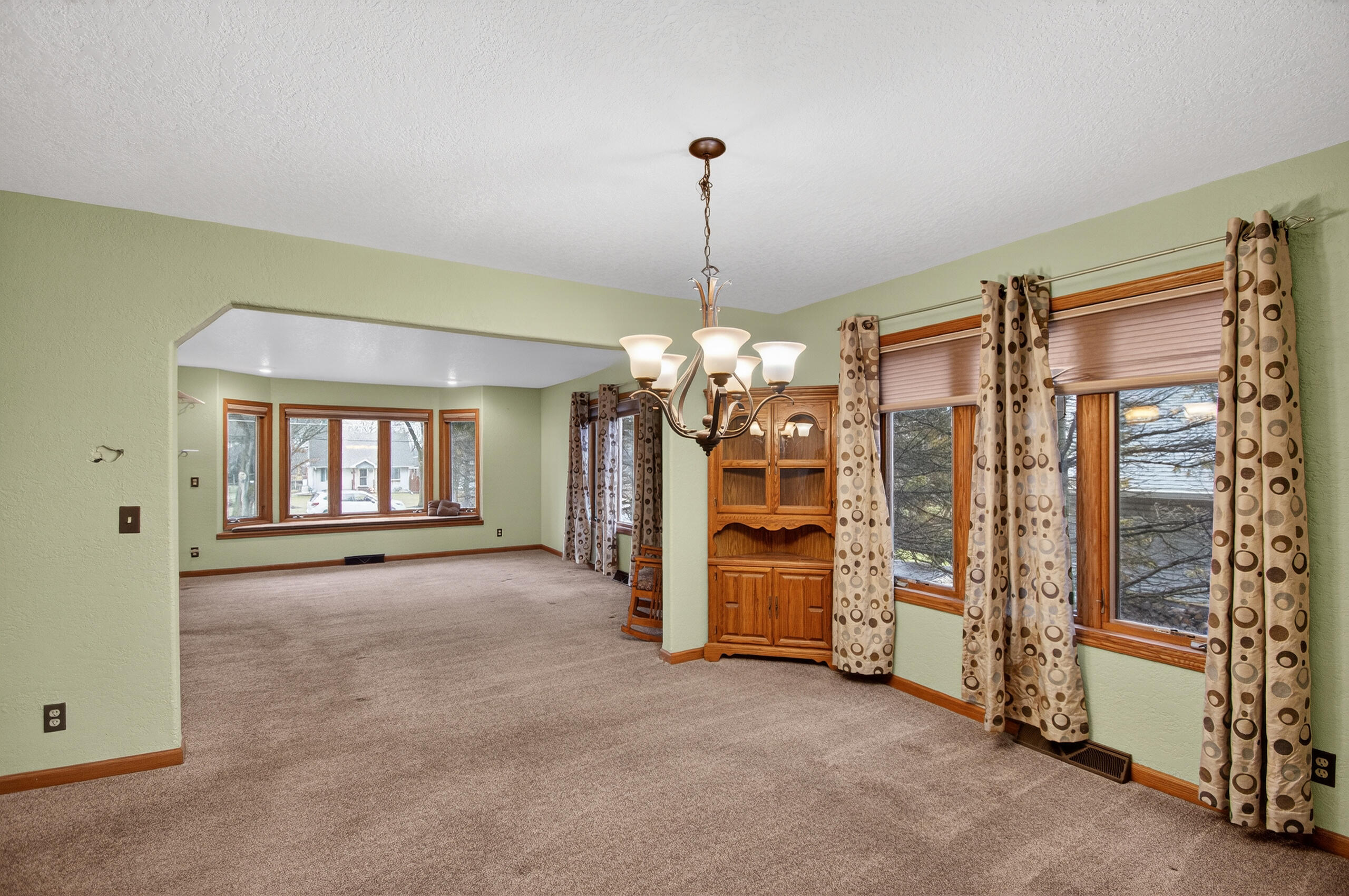 9934 28th Avenue Pleasant Prairie, WI 53158 - Photo 5 of 48 Main DR/Living room