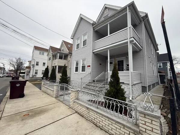 $3,100 | 35 Highland Avenue, Unit 1, Everett, MA 02149