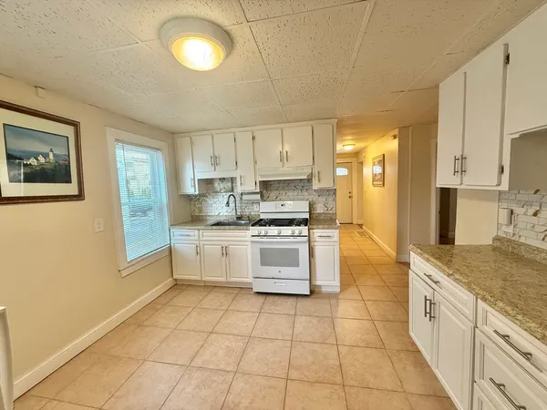 $3,100 | 35 Highland Avenue, Unit 1, Everett, MA 02149
