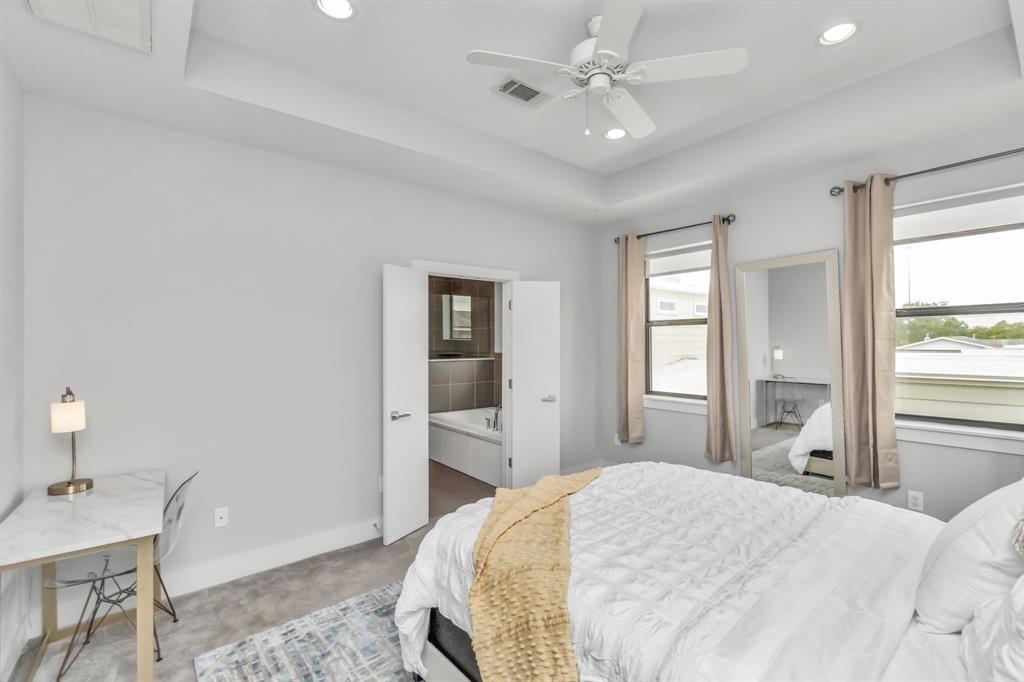 2119 Hadley Street Houston, TX 77003 - Photo 14 of 29 Master Suit with it own Bathroom.