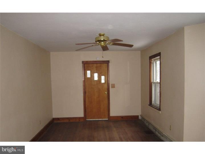 616 Excelsior Avenue Croydon, PA 19021 - Photo 3 of 10 Living Room