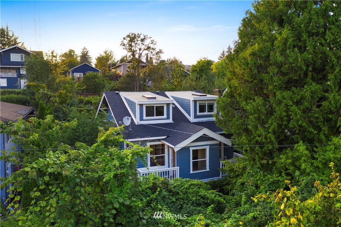 1625 27th Avenue Seattle, WA 98122 - Photo 2 of 40 a view of a house with a yard