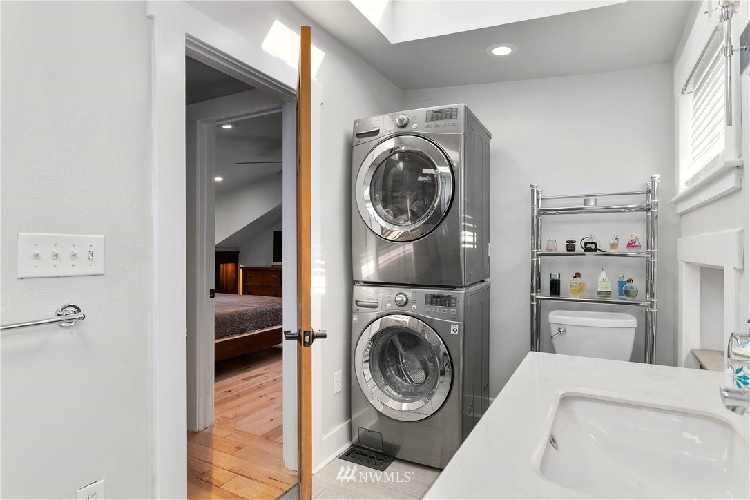 1625 27th Avenue Seattle, WA 98122 - Photo 19 of 40 a view of a bedroom with washer and dryer