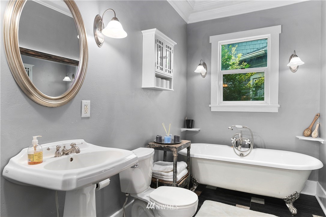 1625 27th Avenue Seattle, WA 98122 - Photo 29 of 40 a bathroom with a toilet a sink and a mirror