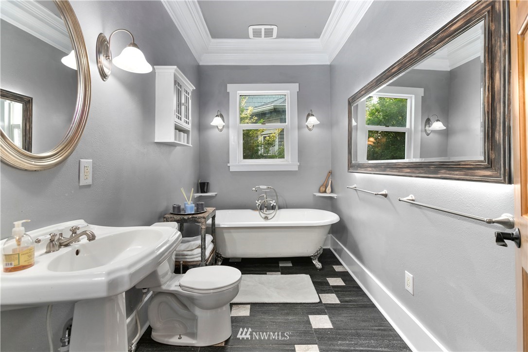 1625 27th Avenue Seattle, WA 98122 - Photo 30 of 40 a bathroom with a toilet a sink and a mirror