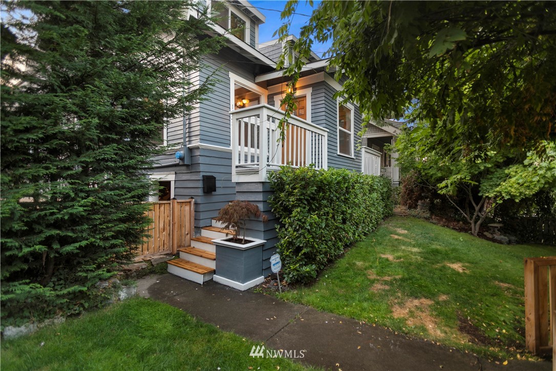 1625 27th Avenue Seattle, WA 98122 - Photo 33 of 40 a backyard of a house with seating space