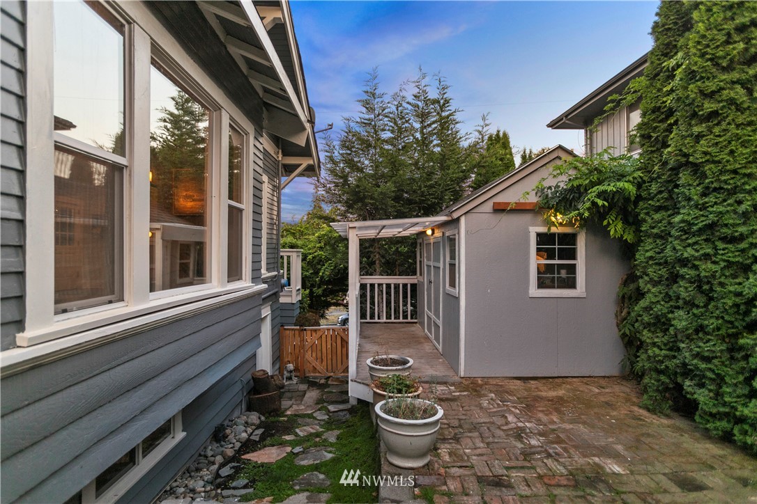 1625 27th Avenue Seattle, WA 98122 - Photo 35 of 40 a view of house with backyard space and garden