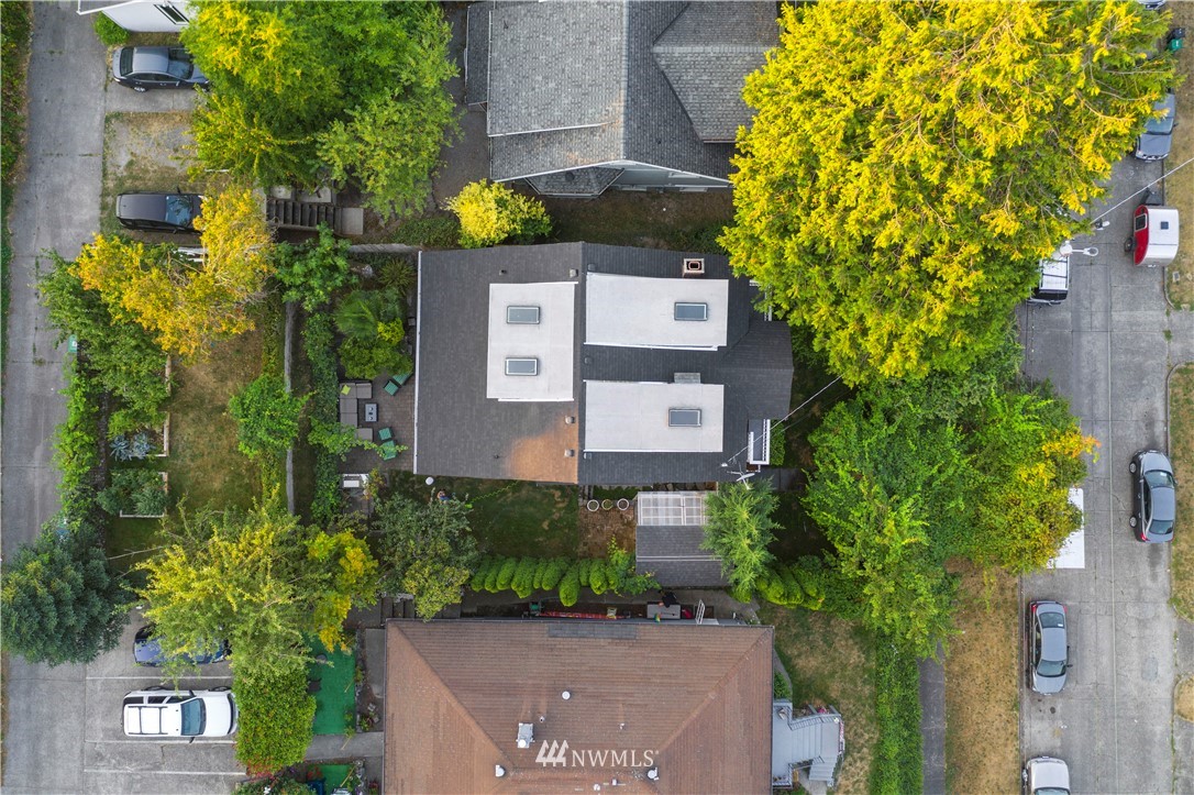 1625 27th Avenue Seattle, WA 98122 - Photo 40 of 40 an aerial view of a house with a yard and garden