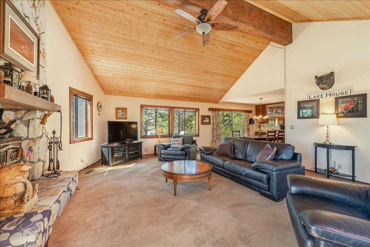 12706 Parsenn Road Truckee, CA 96161 - Photo 4 of 21 Living Room