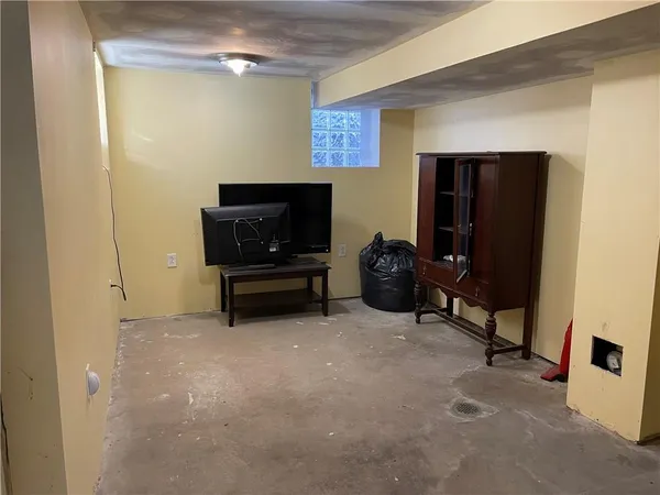 $2,650 | 107 Liberty Street, Greensburg, PA 15601