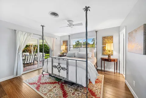 a very nice looking room with windows