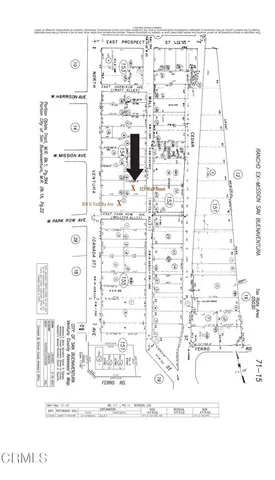 a black and white photo of a bathroom