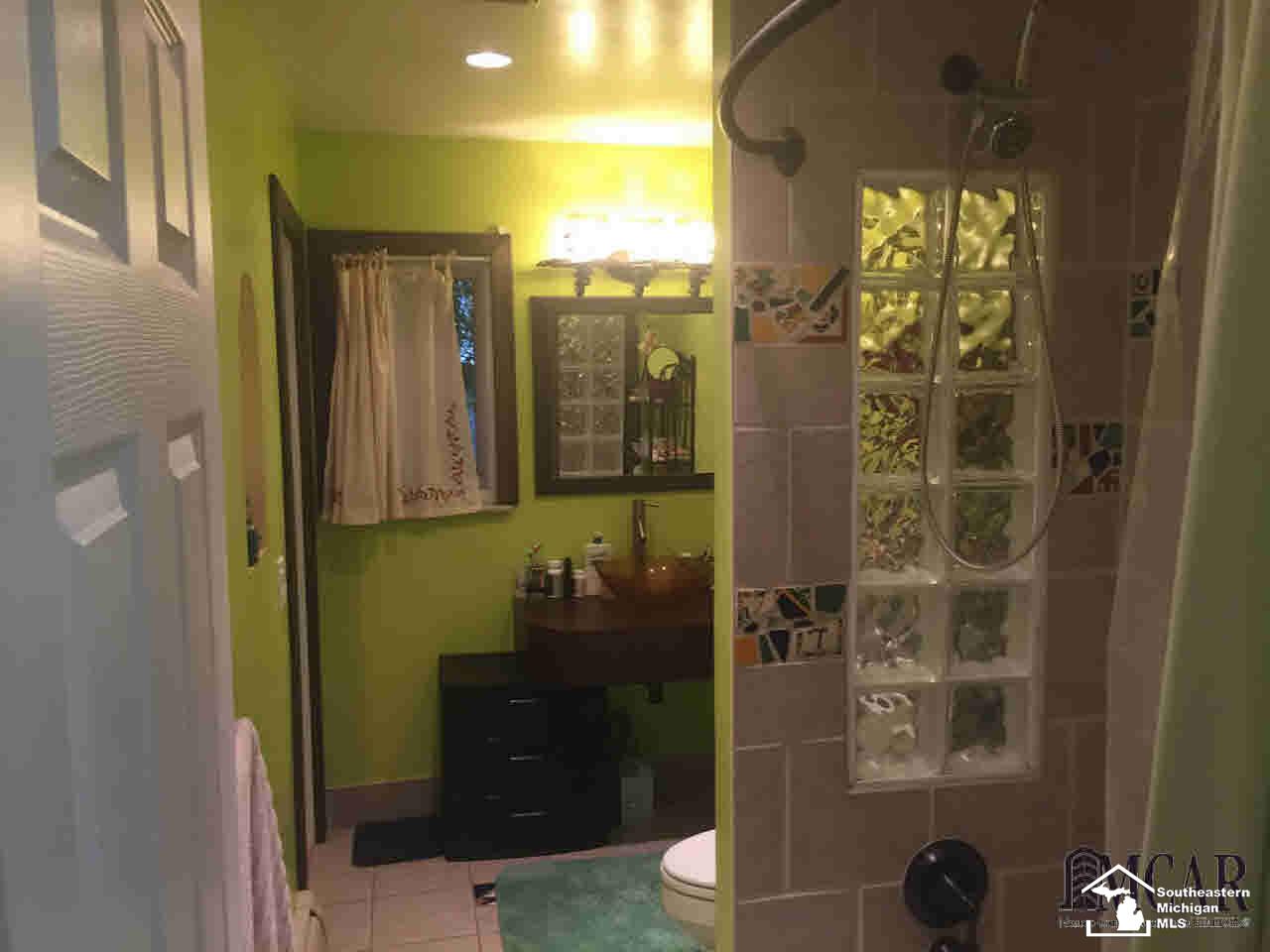 19410 Savage Road Belleville, MI 48111 - Photo 15 of 24 21319285-14.JPG