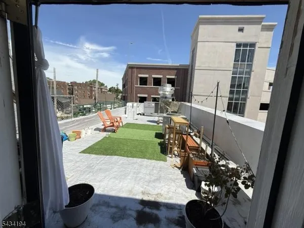 $3,450 | 413 Bloomfield Avenue, Unit 3, Montclair, NJ 07042