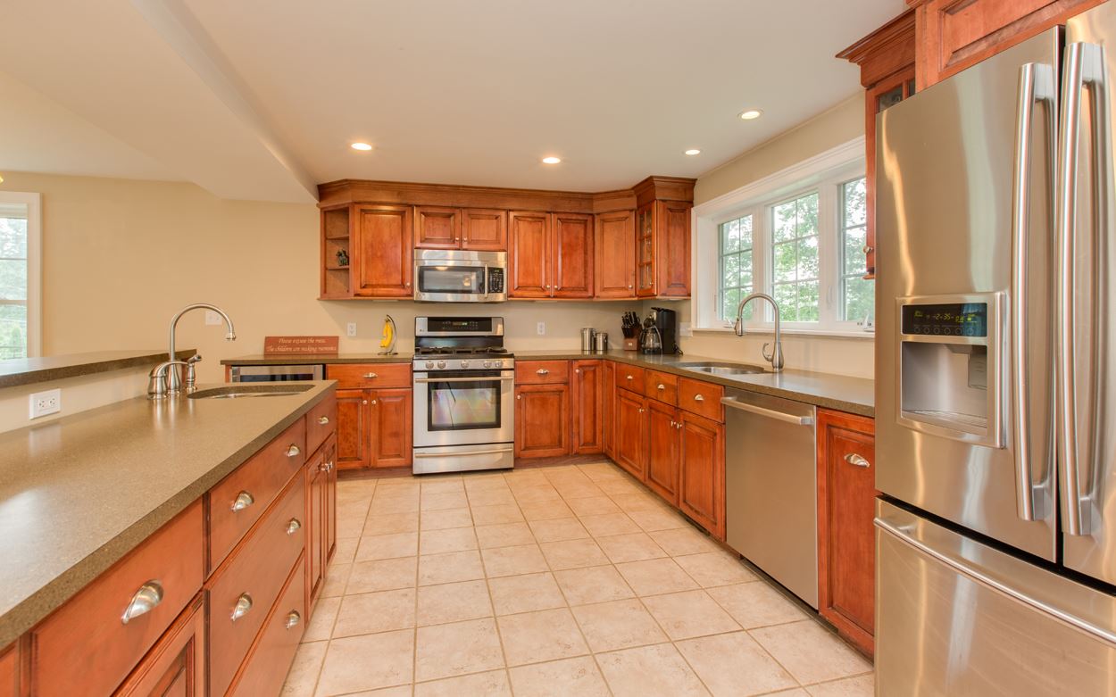 11 Stanwood Road Salem, NH 03079 - Photo 5 of 28 Gallery Image 5