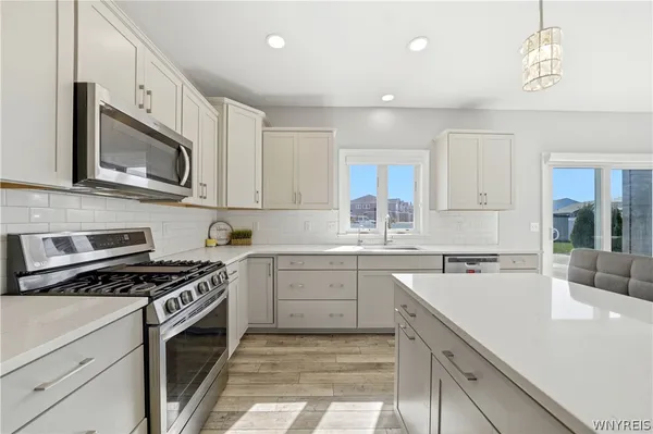 $649,900 | 3353 Cedar Vly Way, Hamburg, NY 14075