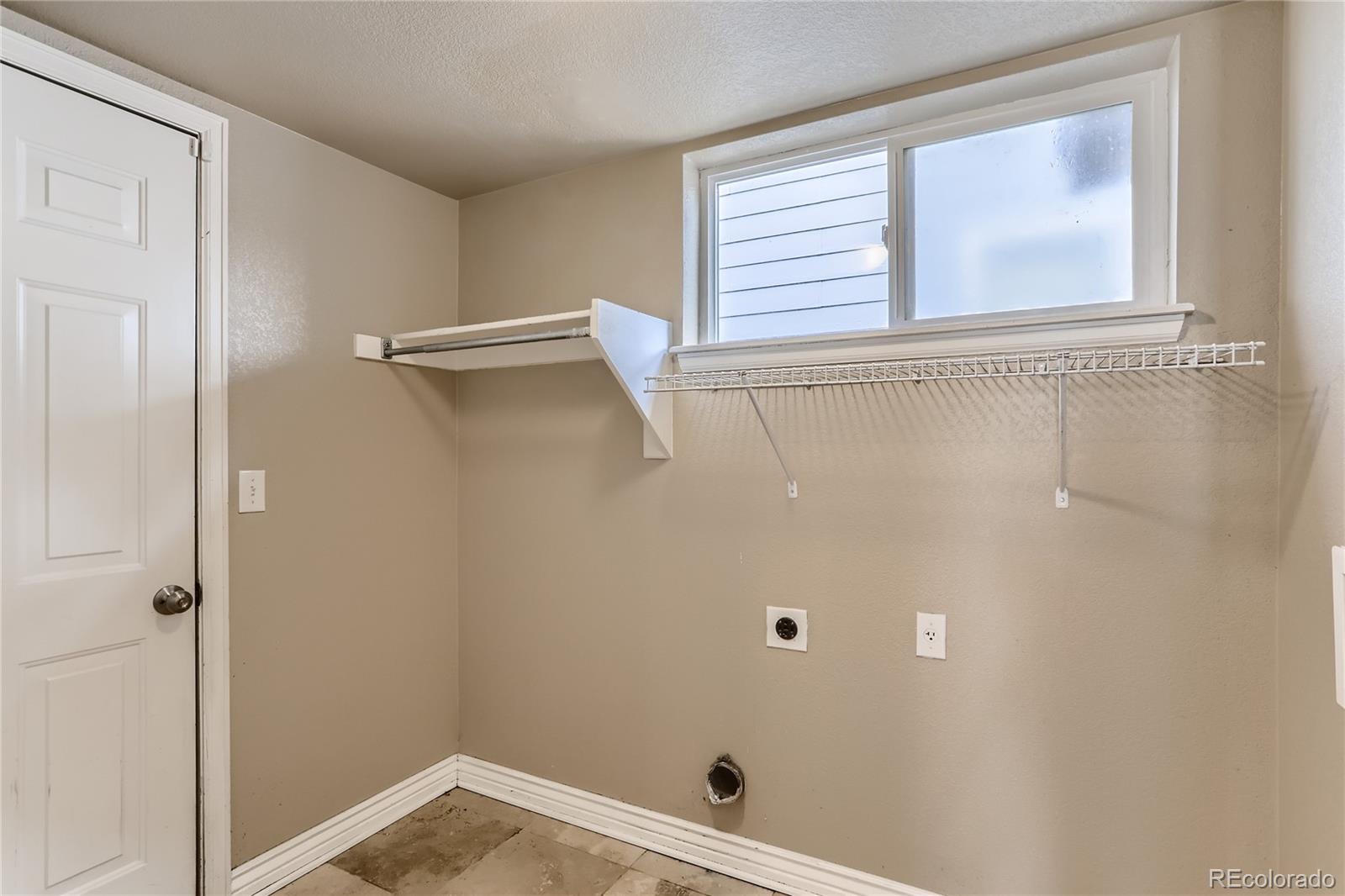 3905 South Kirk Way Aurora, CO 80013 - Photo 27 of 33 a view of a window in a room