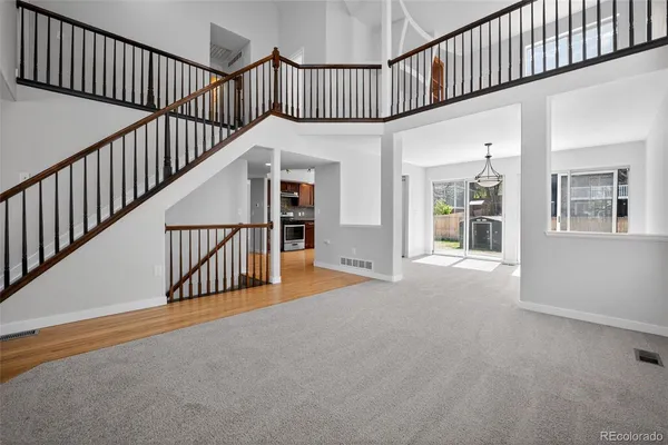 a view of entryway with livingroom