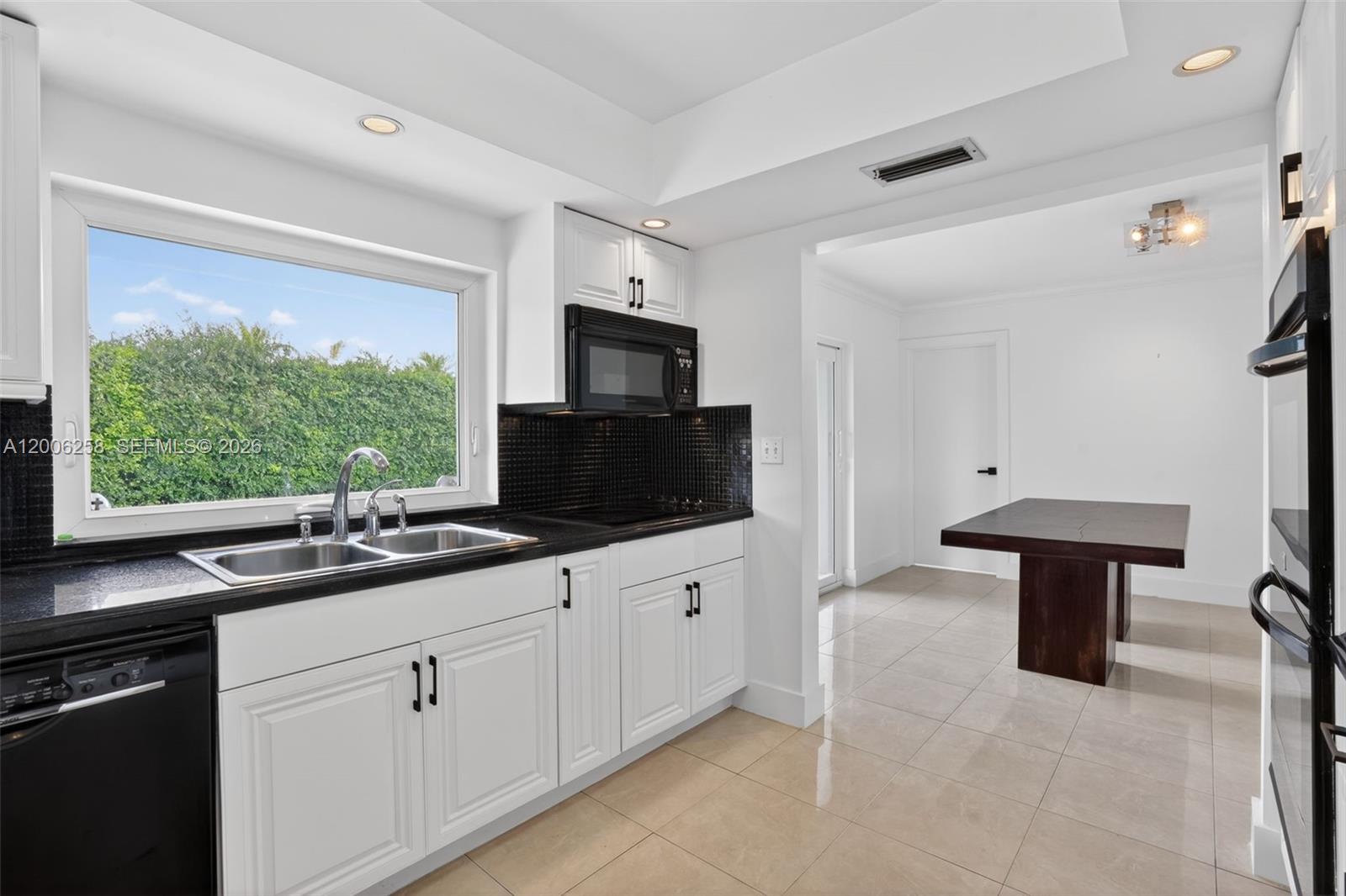 8161 Southwest 104th Street Miami, FL 33156 - Photo 9 of 24