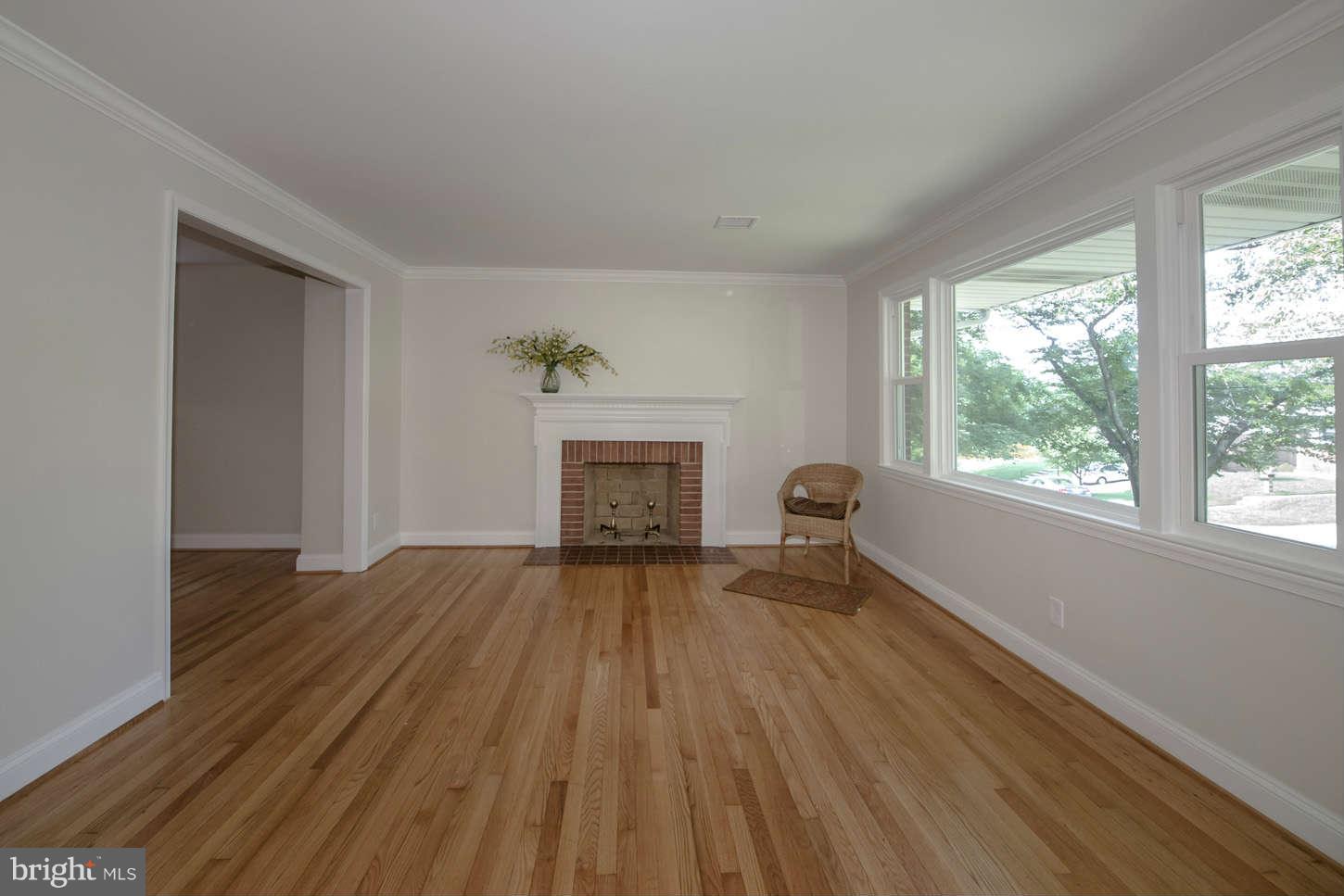 10709 Huntley Avenue Silver Spring, MD 20902 - Photo 6 of 30 Living Room