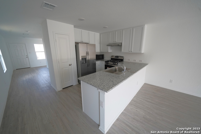 8810 Barrow Path Converse, TX 78109 - Photo 14 of 38