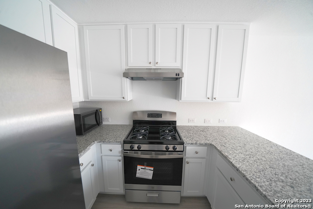 8810 Barrow Path Converse, TX 78109 - Photo 15 of 38