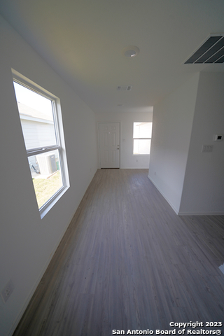 8810 Barrow Path Converse, TX 78109 - Photo 7 of 38