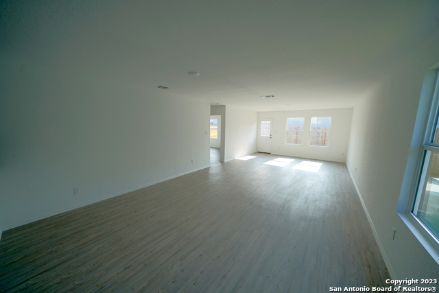 8810 Barrow Path Converse, TX 78109 - Photo 9 of 38