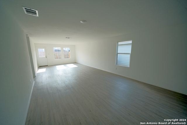 8810 Barrow Path Converse, TX 78109 - Photo 10 of 38