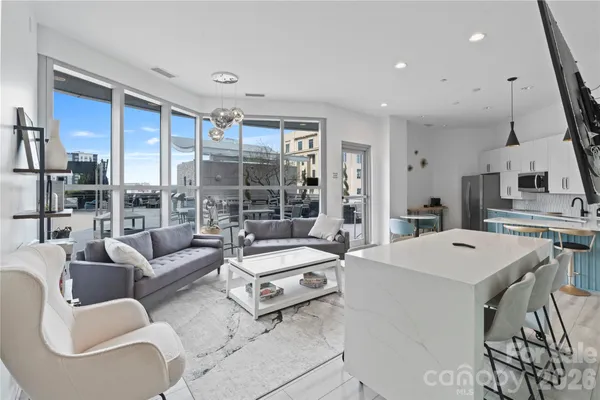 $339,000 | 333 West Trade Street, Unit 2103, Charlotte, NC 28202