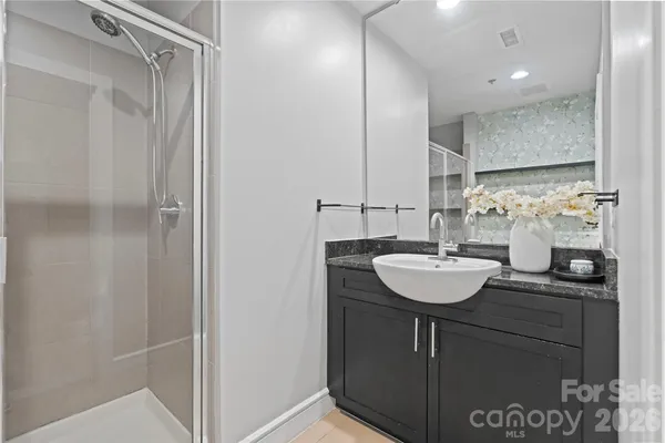 $339,000 | 333 West Trade Street, Unit 2103, Charlotte, NC 28202
