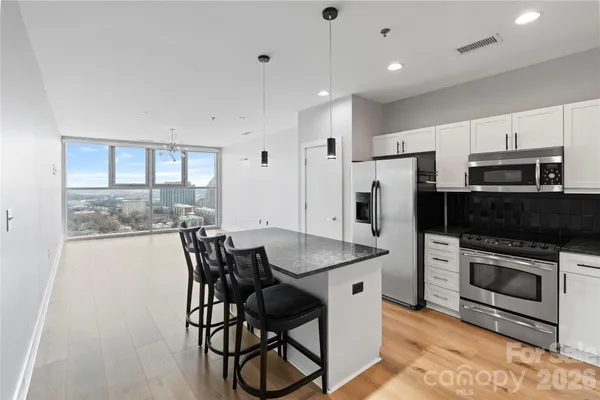 $339,000 | 333 West Trade Street, Unit 2103, Charlotte, NC 28202