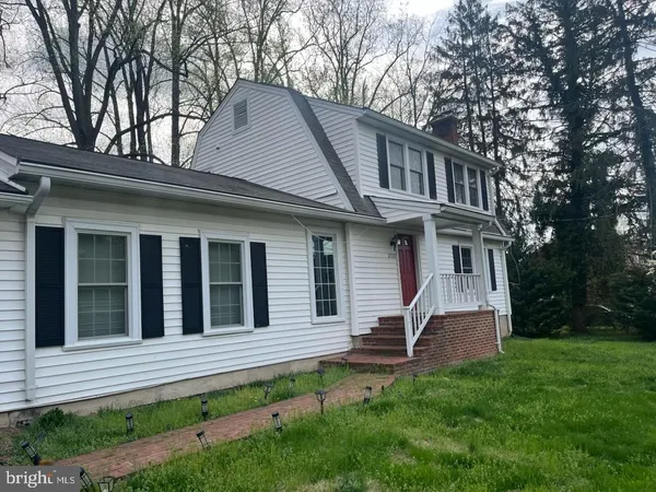 $849,000 | 2722 Chain Bridge Road, Vienna, VA 22181