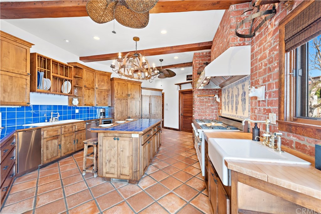 111 Emerald Bay Laguna Beach, CA 92651 - Photo 22 of 69