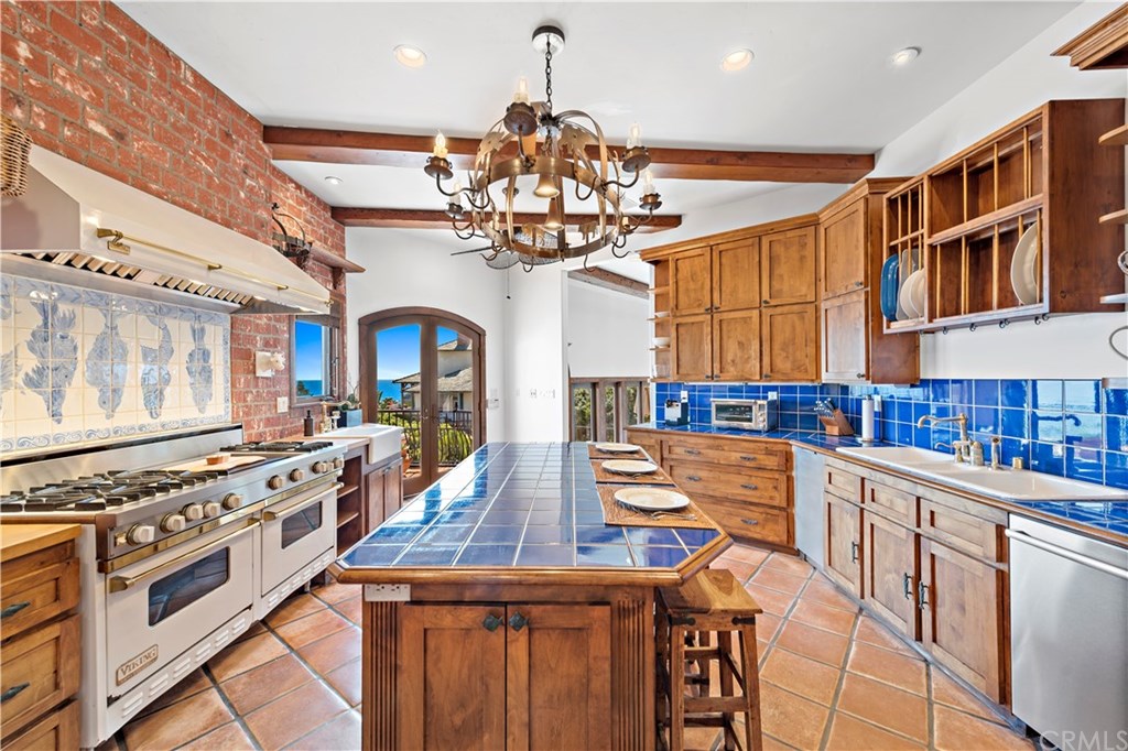 111 Emerald Bay Laguna Beach, CA 92651 - Photo 23 of 69