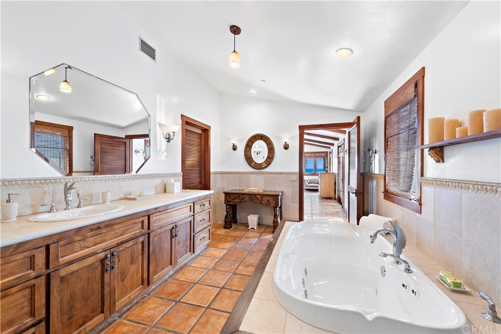 111 Emerald Bay Laguna Beach, CA 92651 - Photo 37 of 69